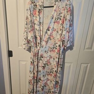 Elegant Floral Long Sleeve Robe